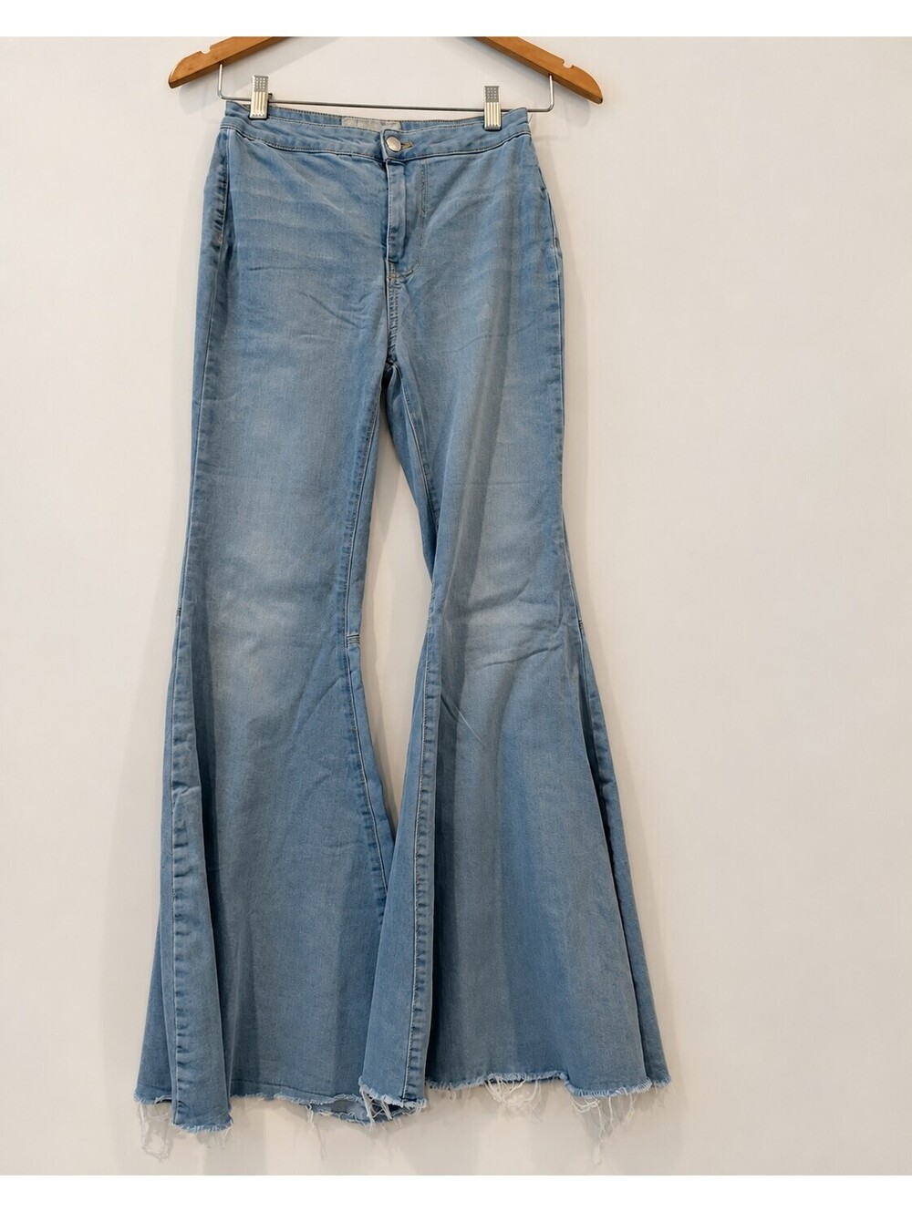 Free People We The Free Just Float On Flare Jeans in Bermondsey Blue — Size 25 - Picture 2 of 5
